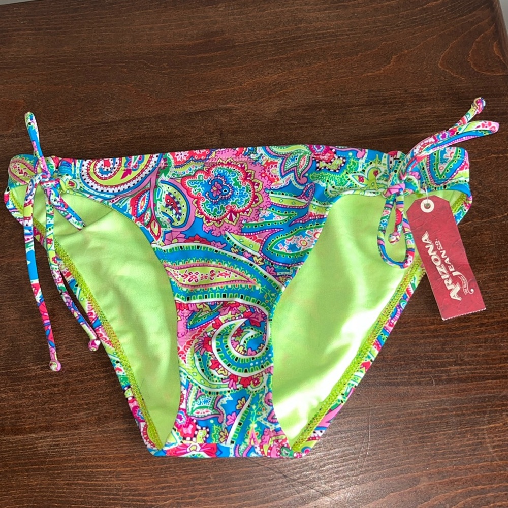 Arizona Jeans Co Swim Bottoms Size Medium NWT
